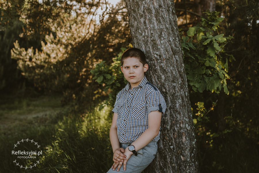 Chłopiec w lesie