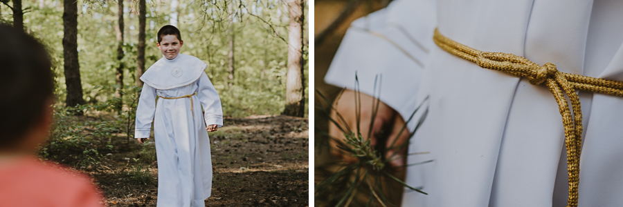 Dwóch chłopców w lesie