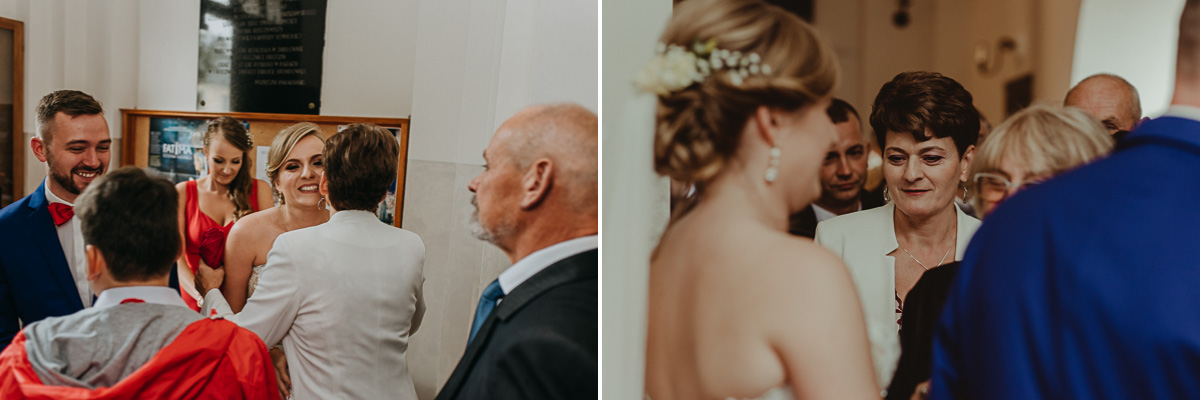 Państwo mlodzi otrzymują prezenty od gości